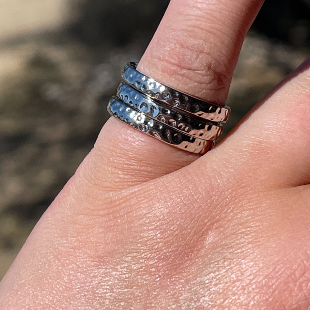 SET OF 3 HAMMERED SILVER TONE STACKABLE RINGS NO NICKEL! - Picture 6 of 9